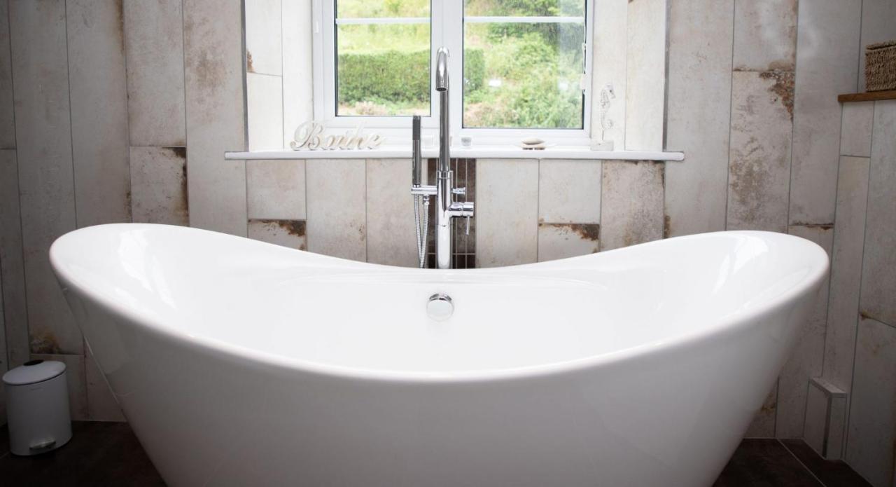 A Superb Bijou Retreat With Jacuzzi Near An Excellent Village Pub Yelverton Exterior foto